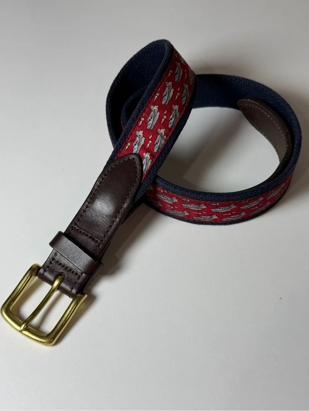 Vineyard Vines 32W Sailing Boat Red and Navy All Over Print Pattern Belt Preppy